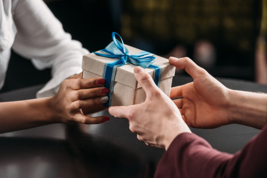 gifts d9d45278d8b54d7caef0869118019395