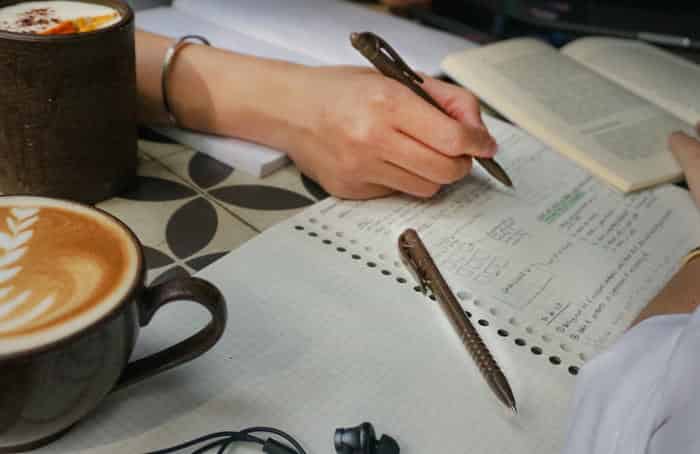 Gợi Ý Những Món Quà Tặng 8/3 Có In Logo Và Thông Điệp Ý Nghĩa 3 Bút bi làm từ bã cà phê - Gợi ý những món quà tặng 8/3