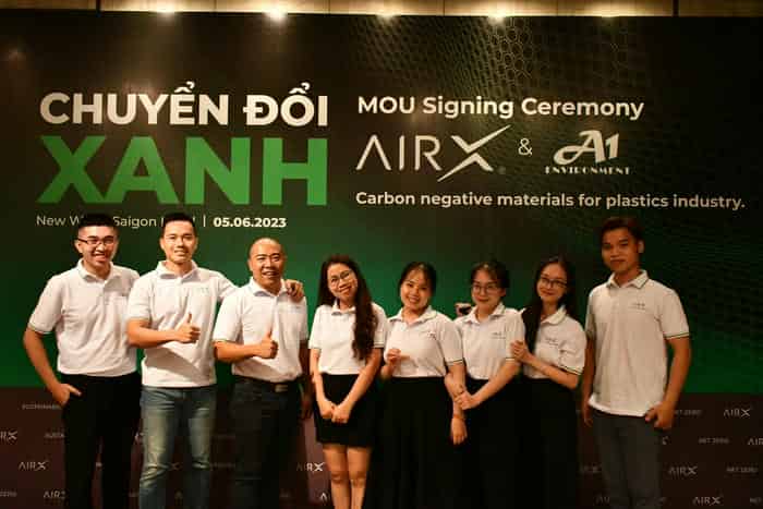 Tạo Khác Biệt Với Qùa Tặng Khách Hàng In Logo Từ Bã Cà Phê 1 AirX Coffee đã đạt được nhiều giải thưởng lớn trong các cuộc thi về phát triển bền vững