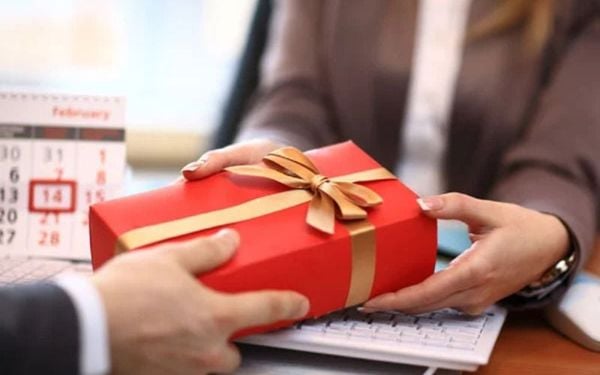 10+ Ý Tưởng Quà Tặng Thương Hiệu Giúp Nâng Cao Hình Ảnh Doanh Nghiệp 1 quà tặng khách hàng ấn tượng
