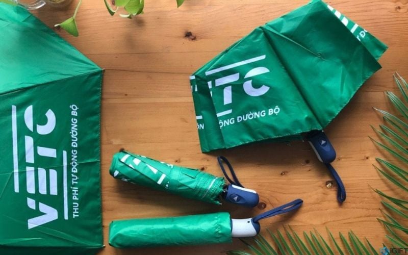 Bí Quyết Tạo Ấn Tượng Sâu Sắc Với Quà Tặng Khách Hàng 10 Ô, dù in logo - quà tặng khách hàng