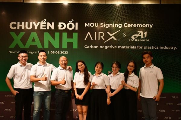 Ấn Tượng Với Quà Tặng Doanh Nghiệp In Logo Từ Bã Cà Phê 1 Chuyền đổi xanh