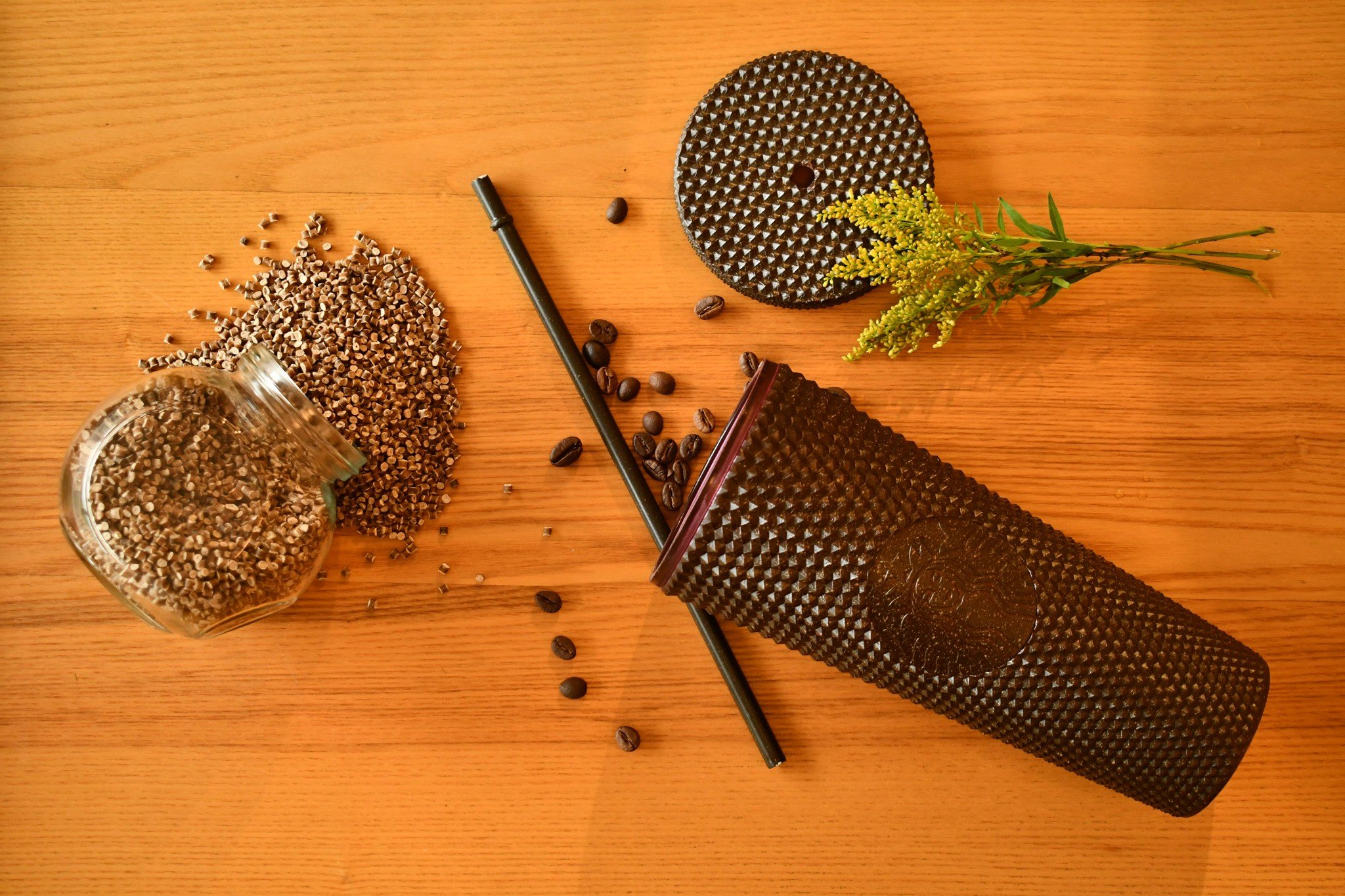 Sản Phẩm Thân Thiện Với Môi Trường: Mang Lại Lợi Ích Gấp Bội 3 Ly tumbler làm từ bã cà phê của AirX